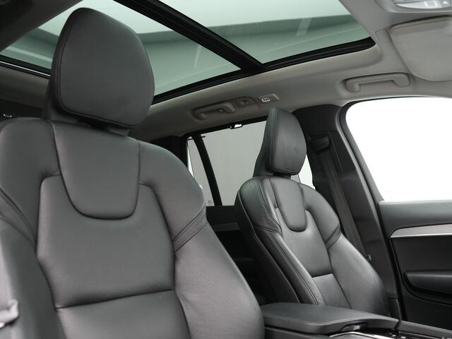 Volvo XC90 T8 Recharge AWD Plus Bright LONG RANGE Plug In Hybrid 7 Persoon 456pk Dealer O.H PHEV | Trekhaak Af Fabriek | Panodak | Adaptive Cruise | Camera | Lederen Sportstoelen Memory & Verwarmd | Pilot Assist | Blis | Keyless | Apple Carplay | Navigatie | Virtual