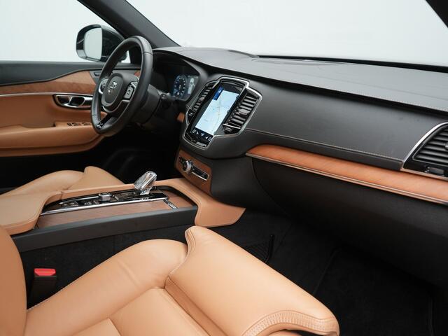 Volvo XC90 T8 Twin Engine AWD Inscription 7 Persoons Plug In Hybrid 394pk Dealer O.H. PHEV | Panodak | Adaptive Cruise | Luxe Lederen Sportstoelen Memory & Verwarmd | 360 Camera | Head Up | Harman Kardon | Apple Carplay | Blis | Virtual | Navigatie | 21"L.M |