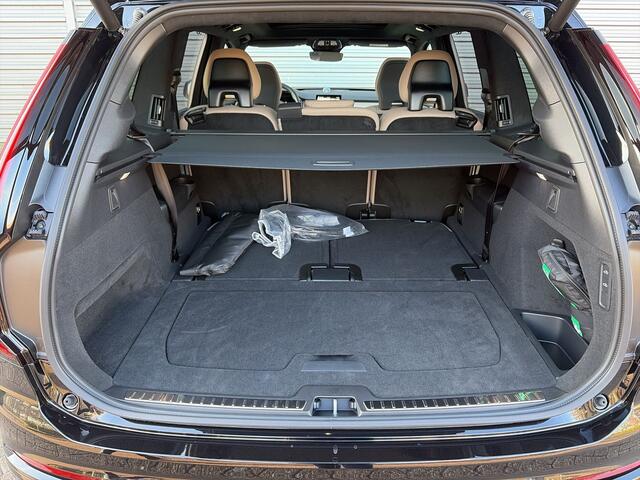 Volvo XC90 T8 Plug-in hybrid AWD Ultra Dark / Gelaagde zijruit(en) / B&W Audio / 22" Velgen / Luchtvering /