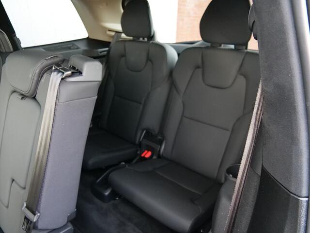 Volvo XC90 2.0 T8 Plug-in hybrid AWD Ultra Dark 455 Pk Automaat 7 persoons Navi / Pano-dak / Apple Carplay / Camera / Stoelverwarming / DAB / Luchtvering