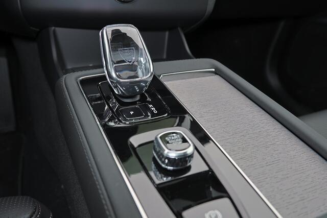 Volvo XC90 T8 Recharge AWD Ultra Dark - Luchtvering - Panorama/schuifdak - IntelliSafe Assist & Surround - 360º Camera - Bowers & Wilkins audio - Adaptieve LED koplampen - Verwarmde voorstoelen, stuur & achterbank - Parkeersensoren voor & achter - Elektr. bedienb. v