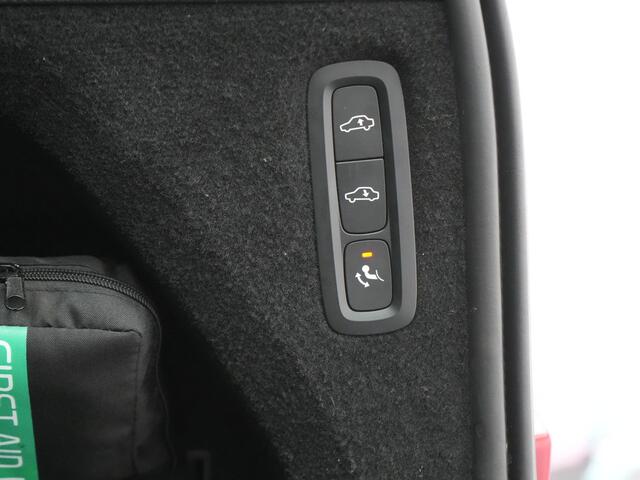 Volvo XC90 T8 Recharge AWD Inscription 7 Persoons Plug In Hybrid 394pk Dealer O.H PHEV | Luchtvering | Panodak | Trekhaak af Fabriek | Adaptive Cruise | Head Up | 360 camera | 21"L.M | BLIS | Harman Kardon |