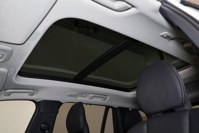 Volvo XC90 T8 Recharge AWD Ultra Dark - Luchtvering - Panorama/schuifdak - IntelliSafe Assist & Surround - 360º Camera - Bowers & Wilkins audio - Adaptieve LED koplampen - Verwarmde voorstoelen, stuur & achterbank - Parkeersensoren voor & achter - Elektr. bedienb. v