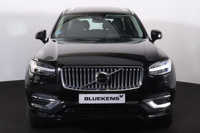 Volvo XC90 T8 Recharge AWD Ultra Bright - Panorama/schuifdak - IntelliSafe Assist & Surround - Harman/Kardon audio - Adaptieve LED koplampen - Parkeercamera achter - Verwarmde voorstoelen, stuur & achterbank - Parkeersensoren voor & achter - Elektr. bedienb. voorsto