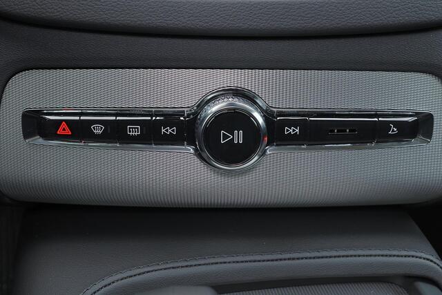 Volvo XC90 T8 Recharge AWD Ultra Bright - Panorama/schuifdak - IntelliSafe Assist & Surround - Harman/Kardon audio - Adaptieve LED koplampen - Parkeercamera achter - Verwarmde voorstoelen, stuur & achterbank - Parkeersensoren voor & achter - Elektr. bedienb. voorsto