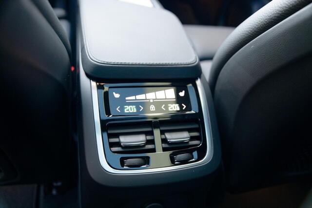 Volvo XC90 2.0 T8 Recharge AWD Plus Dark Panoramadak, Trekhaak, 360 Camera, H/K Geluidsinstallatie, Leren bekleding, Voorruit verwarming, Stoel- en stuurverwarming, enz