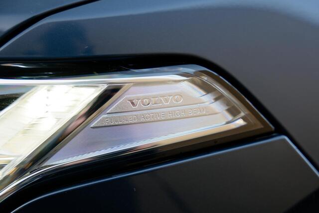 Volvo XC90 2.0 T8 Recharge AWD Plus Dark Panoramadak, Trekhaak, 360 Camera, H/K Geluidsinstallatie, Leren bekleding, Voorruit verwarming, Stoel- en stuurverwarming, enz