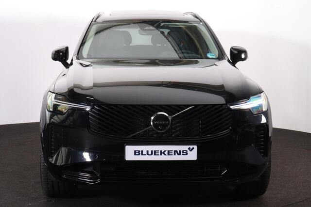 Volvo XC90 T8 Recharge AWD Ultra Dark - Panorama/schuifdak - IntelliSafe Assist & Surround - 360º Camera - Harman/Kardon audio - Adaptieve LED koplampen - Verwarmde voorstoelen, stuur & achterbank - Parkeersensoren voor & achter - Elektr. bedienb. voorstoelen met ge