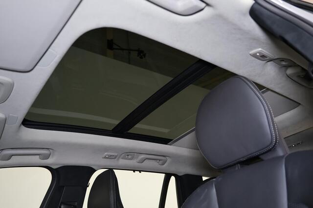 Volvo XC90 T8 Recharge AWD Ultra Dark - Luchtvering - Panorama/schuifdak - IntelliSafe Assist & Surround - 360º Camera - Bowers & Wilkins audio - Adaptieve LED koplampen - Verwarmde voorstoelen, stuur & achterbank - Parkeersensoren voor & achter - Elektr. bedienb. v