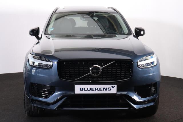 Volvo XC90 T8 Recharge AWD Ultra Dark - Panorama/schuifdak - IntelliSafe Assist & Surround - 360º Camera - Bowers & Wilkins audio - Adaptieve LED koplampen - Verwarmde voorstoelen, stuur & achterbank - Parkeersensoren voor & achter - Elektr. bedienb. voorstoelen met