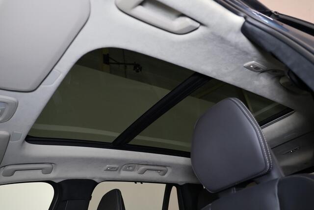 Volvo XC90 T8 Recharge AWD Ultra Dark - Panorama/schuifdak - IntelliSafe Assist & Surround - 360º Camera - Bowers & Wilkins audio - Adaptieve LED koplampen - Verwarmde voorstoelen, stuur & achterbank - Parkeersensoren voor & achter - Elektr. bedienb. voorstoelen met