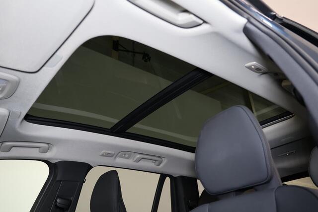 Volvo XC90 T8 Recharge AWD Plus Bright - Luchtvering - Panorama/schuifdak - IntelliSafe Assist & Surround - 360º Camera - Harman/Kardon audio - Adaptieve LED koplampen - Verwarmde voorstoelen, stuur & achterbank - Parkeersensoren voor & achter - Elektr. bedienb. voo