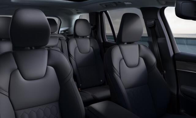 Volvo XC90 T8 455PK Automaat Plug-in hybrid AWD Ultra Bright Luchtvering / Trekhaak / Panoramadak / Google services / Elektrisch bedienbare voorstoelen met geheugen / Stoelverwarming voor en achter