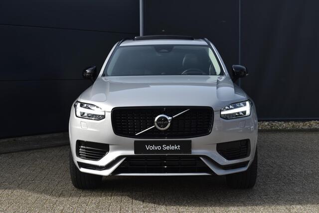 Volvo XC90 T8 Plug-in hybrid AWD Ultra Dark | Verwarmde, Geventileerde en Masserende Voorstoelen | Luchtvering | Panoramisch Schuif-/Kanteldak | Semi-Elektrische Trekhaak | 360º Camera | Gelamineerd en Getint Glas Achter| Bowers & Wilkins |