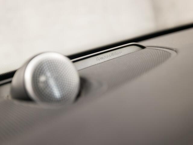 Volvo XC90 2.0 T8 Twin Engine AWD Inscription 7 Persoons 408Pk Automaat (PANORAMADAK, LUCHTVERING, BOWERS&WILKINS, STOELVENTILATIE, MEMORY SEATS, CAMERA, GETINT GLAS, ADAPTIVE CRUISE, NIEUWSTAAT)