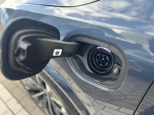 Volvo XC90 T8 Plug-in hybrid AWD Ultra Dark | Luchtvering | Trekhaak | Panoramadak | Massagestoelen |