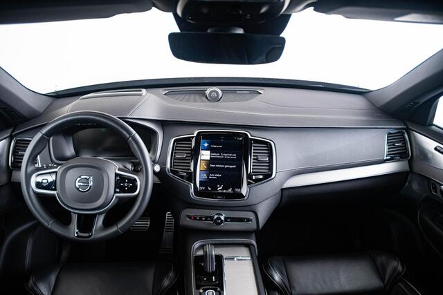 Volvo XC90 2.0 T8 Recharge AWD R-Design Panoramadak - Trekhaak - B&W - Luchtvering - Head up - achterbank verwarmd - Visual Park Assist - Parkeerverwarming met timer - Verwarmbaar stuurwiel -