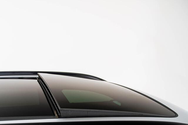 Volvo XC90 2.0 T8 Recharge AWD R-Design Panoramadak - Trekhaak - B&W - Luchtvering - Head up - achterbank verwarmd - Visual Park Assist - Parkeerverwarming met timer - Verwarmbaar stuurwiel -