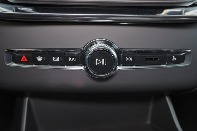 Volvo XC90 T8 Recharge AWD Ultra Bright - Luchtvering - Panorama/schuifdak - IntelliSafe Assist & Surround - 360º Camera - Harman/Kardon audio - Verwarmde voorstoelen, stuur & achterbank - Parkeersensoren voor & achter - Elektr. bedienb. voorstoelen met geheugen - H