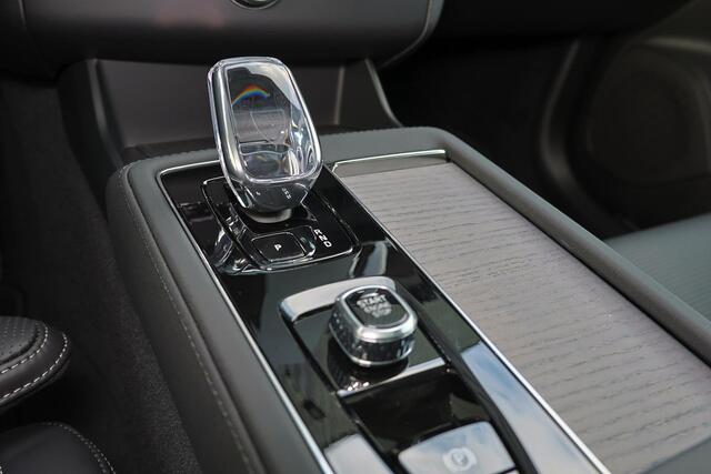 Volvo XC90 T8 Recharge AWD Ultra Bright - Luchtvering - Panorama/schuifdak - IntelliSafe Assist & Surround - 360º Camera - Harman/Kardon audio - Verwarmde voorstoelen, stuur & achterbank - Parkeersensoren voor & achter - Elektr. bedienb. voorstoelen met geheugen - H