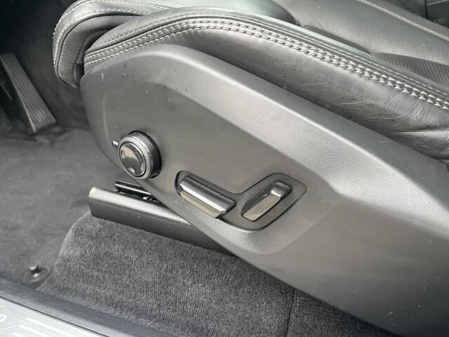 Volvo XC90 T8 Plug-in hybrid AWD Ultra Dark | Luchtvering | Trekhaak | Massagestoelen | Bowers & Wilkins |