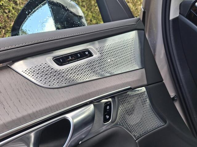 Volvo XC90 T8 Plug-in hybrid AWD Ultra Dark | Luchtvering | Bowers & Wilkins | Nappaleder met ventilatie & massage | Full Option |