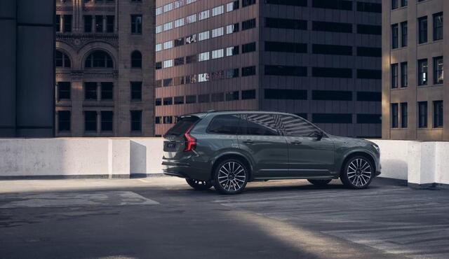 Volvo XC90 2.0 T8 Plug-in hybrid AWD Ultra Dark Executive Executive | Luchtvering | Gelaagd Glas | Bowers & Wilkins | Massage & Ventilatie Stoelen | Panoramadak |