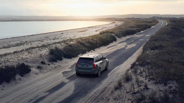 Volvo XC90 2.0 T8 Plug-in hybrid AWD Ultra Dark Executive Executive | Luchtvering | Gelaagd Glas | Bowers & Wilkins | Massage & Ventilatie Stoelen | Panoramadak |