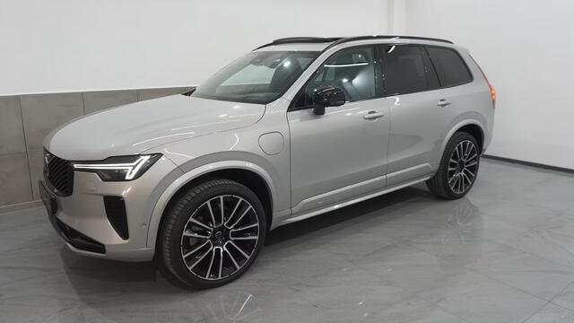 Volvo XC90 2.0 T8 Plug-in hybrid AWD Plus Dark ** PANORAMA, TREKH, B&W SOUND, LUCHTVERING, 22-inch LMV, ** 1e EIG - UNFALLFREI ** ** INFORMEER OOK NAAR ONZE AANTREKKELIJKE FINANCIAL-LEASE TARIEVEN **