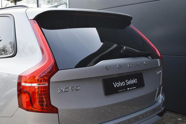 Volvo XC90 T8 Plug-in hybrid AWD Ultra Dark | Verwarmde, Geventileerde en Masserende Voorstoelen | Luchtvering | Panoramisch Schuif-/Kanteldak | Semi-Elektrische Trekhaak | 360º Camera | Gelamineerd en Getint Glas Achter| Bowers & Wilkins |