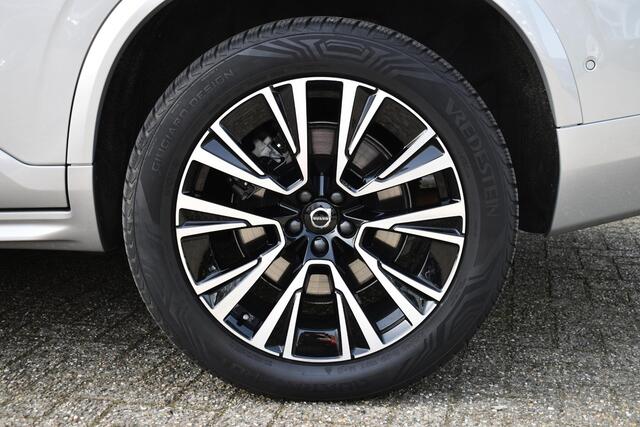 Volvo XC90 T8 Plug-in hybrid AWD Ultra Dark | Verwarmde, Geventileerde en Masserende Voorstoelen | Luchtvering | Panoramisch Schuif-/Kanteldak | Semi-Elektrische Trekhaak | 360º Camera | Gelamineerd en Getint Glas Achter| Bowers & Wilkins |