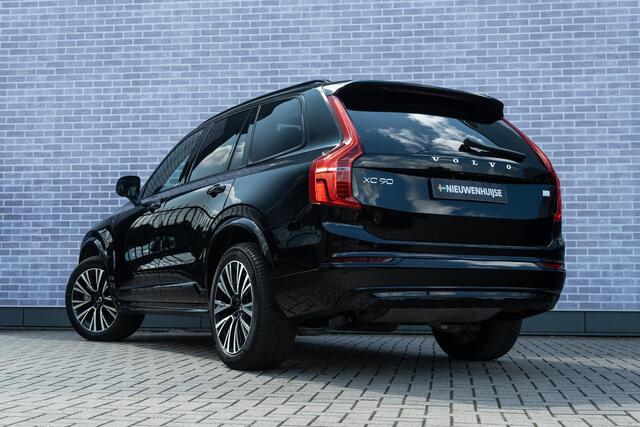 Volvo XC90 2.0 T8 Recharge AWD Ultimate Dark | Adaptieve Cruise Control | Panoramadak | Luchtvering | Trekhaak | 360° Parkeercamera | Stoel-/Stuurverwarming | Nappa Lederen Sportstoelen | Head-Up Display |