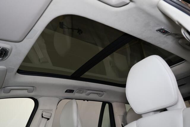 Volvo XC90 T8 Recharge AWD Ultimate Bright - Luchtvering - Panoramisch schuif-/kanteldak - Intellisafe Assist/Surround - Bowers & Wilkins Audio - 360º Camera - Head-up Display - Nappaleder - Stoelmassage - Stoelverwarming / -ventilatie - Gelaagde zijruiten - 22' LMV