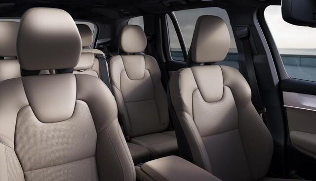 Volvo XC90 2.0 T8 Plug-in hybrid AWD Ultra Dark | Executive Edition | Luchtvering | Gelaagd Glas | Bowers & Wilkins | Massage & Ventilatie Stoelen | Panoramadak |