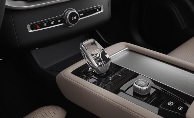 Volvo XC90 2.0 T8 Plug-in hybrid AWD Ultra Dark | Executive Edition | Luchtvering | Gelaagd Glas | Bowers & Wilkins | Massage & Ventilatie Stoelen | Panoramadak |