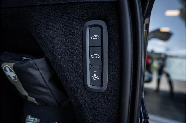 Volvo XC90 T8 Plug-in hybrid AWD ULTRA DARK **Lucht vering** Trekhaak**Panodak B&W**Stoelventilatie+Massage