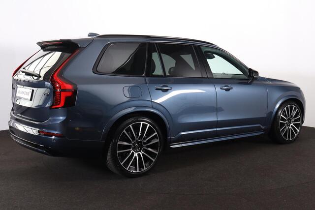 Volvo XC90 T8 Recharge AWD Black Edition Ultra Dark Exec. Ed. - Luchtvering - Panorama/schuifdak - IntelliSafe Assist & Surround - 360º Camera - Bowers & Wilkins audio - Adaptieve LED koplampen - Verwarmde voorstoelen, stuur & achterbank - Parkeersensoren voor & ach