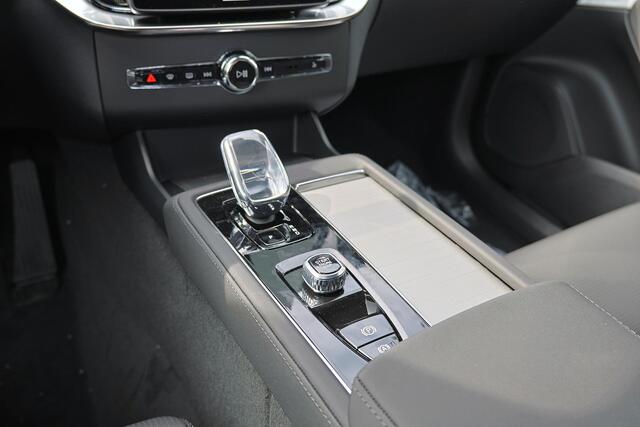 Volvo XC90 T8 Recharge AWD Ultra Black Ed. Exec. - Luchtvering - Panorama/schuifdak - IntelliSafe Assist & Surround - 360º Camera - Bowers & Wilkins audio - Adaptieve LED koplampen - Verwarmde voorstoelen, stuur & achterbank - Parkeersensoren voor & achter - Elektr.