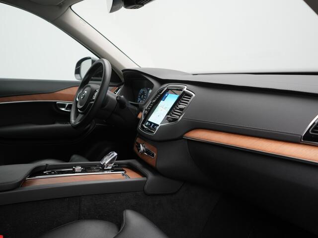 Volvo XC90 T8 Recharge AWD Plus Bright 7 Persoons LONG RANGE PHEV 455pk Dealer O.H. | Panodak | Adaptive Cruise | 360 Camera | Harman / Kardon | Lederen Sportstoelen Memory & Verwarmd | Keyless | Blis | Stuur Verwarmd | Apple Carplay | Navigatie | DAB | Plug In Hybr