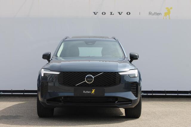 Volvo XC90 T8 455PK Autom Plug-in hybrid AWD Ultra Dark Luchtvering / Massagefunctie voorstoelen / Semi elektrisch wegklapbare trekhaak / Gelamineerd glas / Stoelventilatie / 21" lichtmetalen velgen