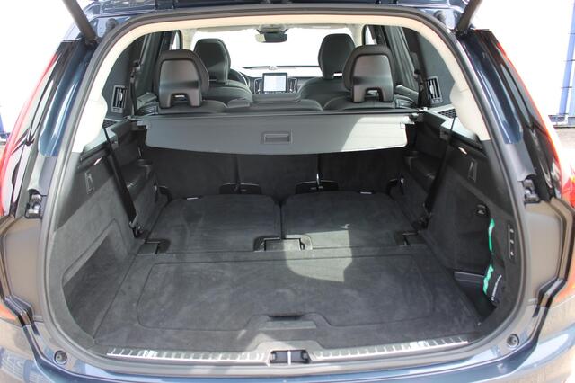 Volvo XC90 T8 455PK Autom Plug-in hybrid AWD Ultra Dark Luchtvering / Massagefunctie voorstoelen / Semi elektrisch wegklapbare trekhaak / Gelamineerd glas / Stoelventilatie / 21" lichtmetalen velgen