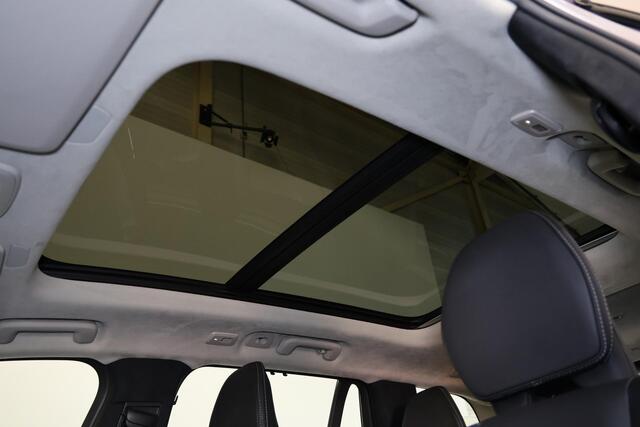 Volvo XC90 T8 Recharge AWD Ultra Dark - Luchtvering - Panorama/schuifdak - IntelliSafe Assist & Surround - 360º Camera - Bowers & Wilkins audio - Adaptieve LED koplampen - Verwarmde voorstoelen, stuur & achterbank - Parkeersensoren voor & achter - Elektr. bedienb. v