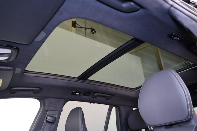 Volvo XC90 T8 Recharge AWD Ultra Black Ed. Exec. - Luchtvering - Panorama/schuifdak - IntelliSafe Assist & Surround - 360º Camera - Bowers & Wilkins audio - Adaptieve LED koplampen - Verwarmde voorstoelen, stuur & achterbank - Parkeersensoren voor & achter - Elektr.