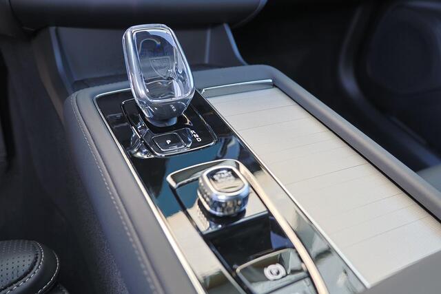 Volvo XC90 T8 Recharge AWD Ultra Black Ed. Exec. - Luchtvering - Panorama/schuifdak - IntelliSafe Assist & Surround - 360º Camera - Bowers & Wilkins audio - Adaptieve LED koplampen - Verwarmde voorstoelen, stuur & achterbank - Parkeersensoren voor & achter - Elektr.