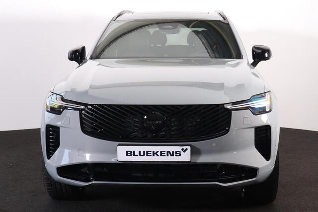 Volvo XC90 T8 Recharge AWD Ultra Black Ed. Exec. - Luchtvering - Panorama/schuifdak - IntelliSafe Assist & Surround - 360º Camera - Bowers & Wilkins audio - Adaptieve LED koplampen - Verwarmde voorstoelen, stuur & achterbank - Parkeersensoren voor & achter - Elektr.