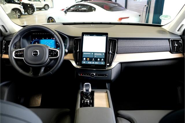 Volvo XC90 2.0 T8 AWD 335kW/456pk Aut8 Recharge Ultra Dark 7P ADAPT.CRUISE + HARMAN/KARDON + PANORAMADAK + HEAD-UP + STOEL-&STUURVERWARMING + PILOT ASSIST + LEDEREN DASHBOARD + 360 CAMERA + BLIS + LANE ASSIST + PD-GLASS + ACHTERBANKVERWARMING + 21" LM-VELGEN!