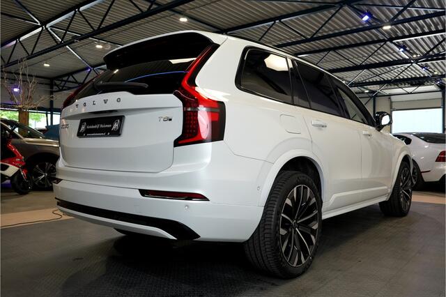 Volvo XC90 2.0 T8 AWD 335kW/456pk Aut8 Recharge Ultra Dark 7P ADAPT.CRUISE + HARMAN/KARDON + PANORAMADAK + HEAD-UP + STOEL-&STUURVERWARMING + PILOT ASSIST + LEDEREN DASHBOARD + 360 CAMERA + BLIS + LANE ASSIST + PD-GLASS + ACHTERBANKVERWARMING + 21" LM-VELGEN!