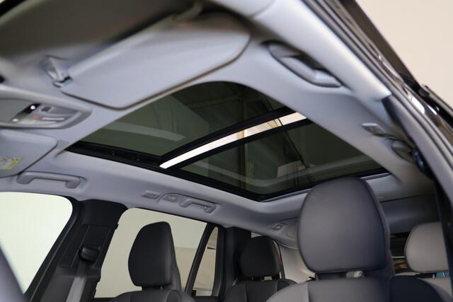 Volvo XC90 T8 Recharge AWD Plus Dark - Luchtvering - Panorama/schuifdak - IntelliSafe Assist & Surround - 360º Camera - Harman/Kardon audio - Adaptieve LED koplampen - Verwarmde voorstoelen, stuur & achterbank - Parkeersensoren voor & achter - Elektr. bedienb. voors