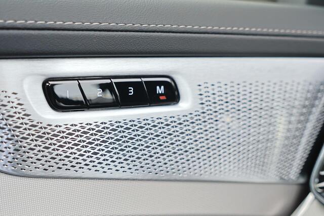 Volvo XC90 T8 AWD Ultra Black Ed. Executive - Luchtvering - Panorama/schuifdak - IntelliSafe Assist & Surround - 360º Camera - Bowers & Wilkins audio - Adaptieve LED koplampen - Verwarmde voorstoelen, stuur & achterbank - Parkeersensoren voor & achter - Elektr. bedi