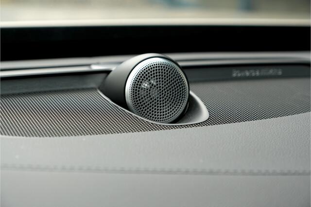 Volvo XC90 2.0 T8 AWD 335kW/455pk Aut8 Recharge Long Range Ultimate Bright 7P LUCHTVERING + BOWERS&WILKINS + PANORAMADAK + STOEL-&STUURVERWARMING + STOELMASSAGE + ADAPT.CRUISE + PILOT ASSIST + BLIS + GOOGLE DASH&SERVICES + 360 CAMERA + PARKSENSOREN V&A + 21" LM-VELG